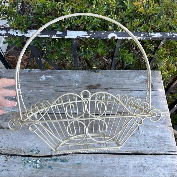 Vintage wire wall basket cottage farmhouse decor - Picture 4 of 6